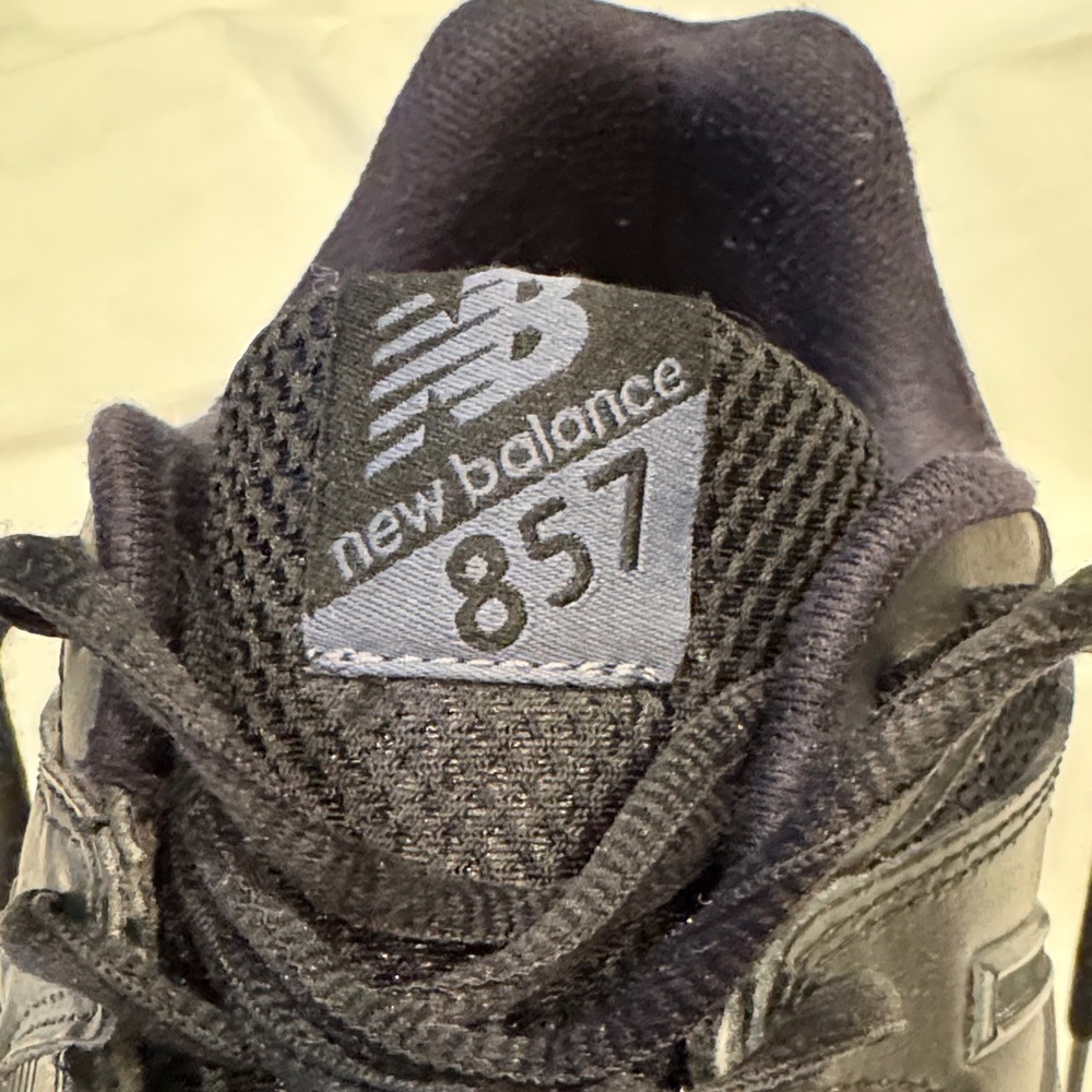 New Balance Men's Black 857 Sneakers - Size 11.5 6E Width - Picture 2 of 4